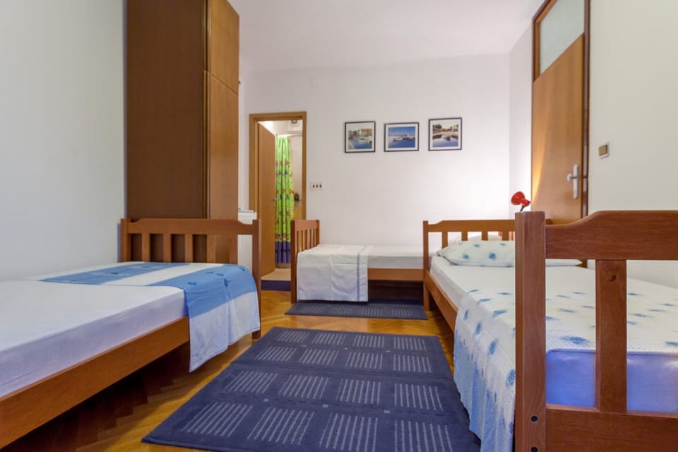 Triple Room | Free WiFi, bed sheets