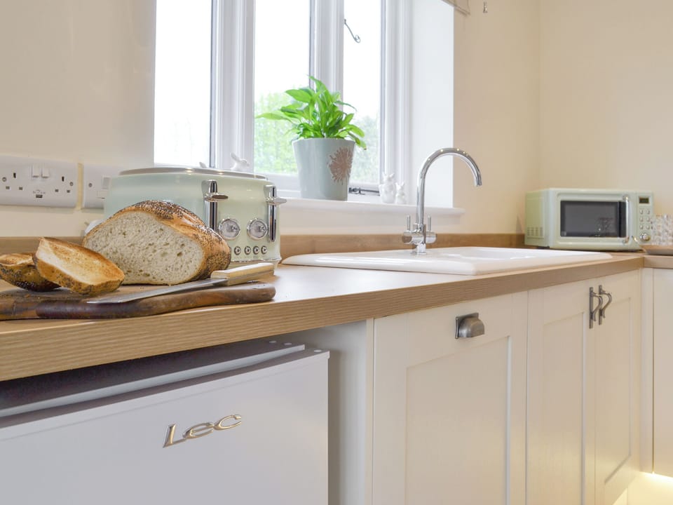 Well-equipped kitchen | Hare&rsquo;s Home - Thursford Holidays, Thursford, near Fakenham