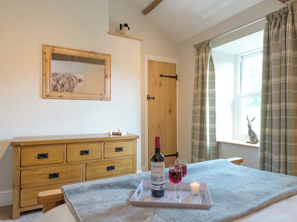 Peaceful en-suite double bedroom | Abraham&rsquo;s Cottage, Langthwaite, near Richmond
