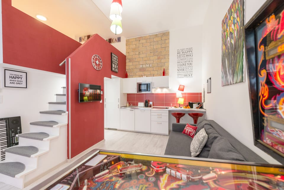Design Apartment, 1 Queen Bed with Sofa bed (RED) | Individually decorated, desk, laptop workspace, blackout drapes