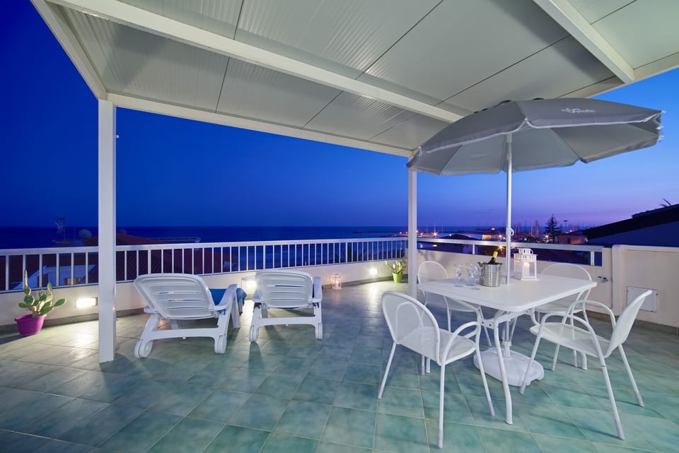 Veranda with sea view