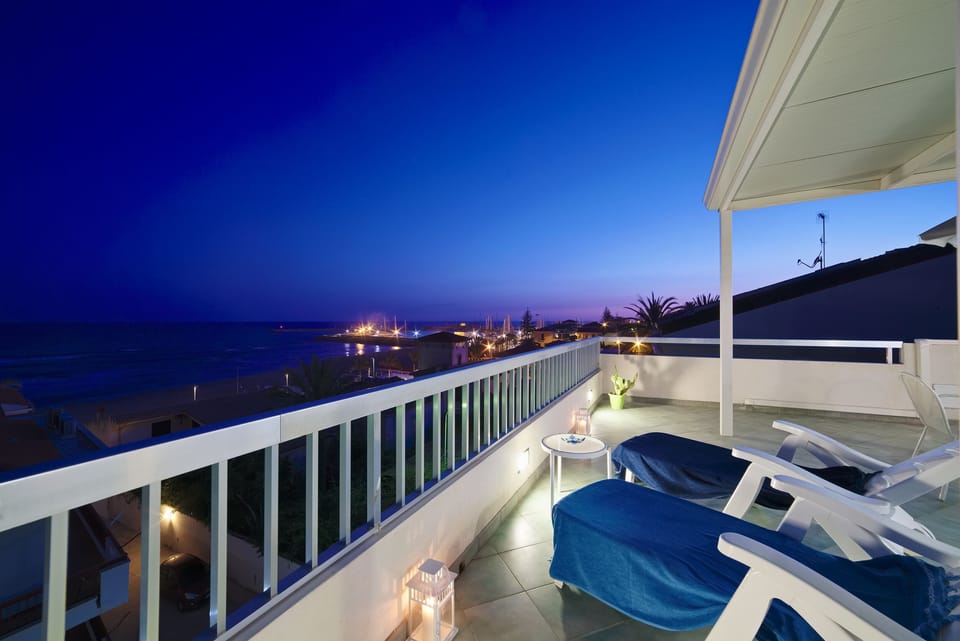 Veranda with sea view