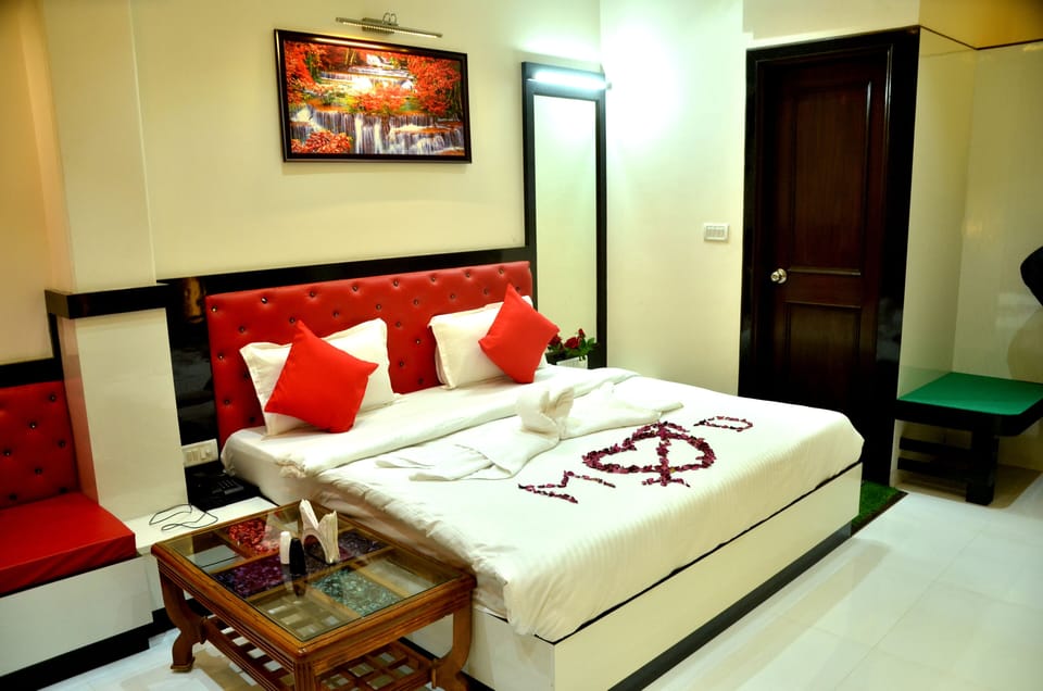 Executive Double Room | Individually decorated, individually furnished, blackout drapes