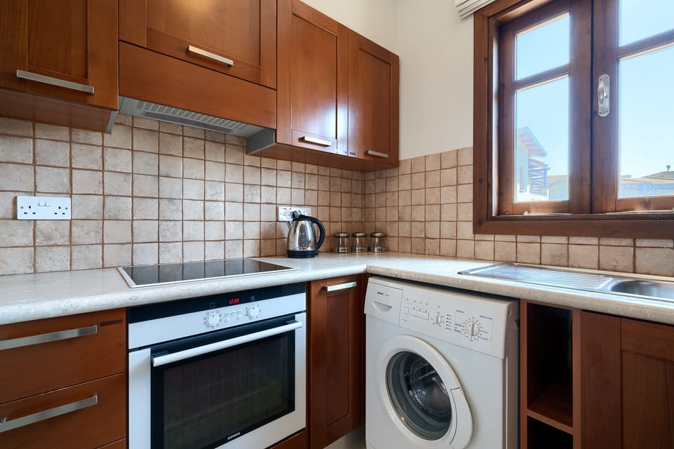 Apartment | Private kitchen | Coffee/tea maker, full-size fridge, microwave, oven