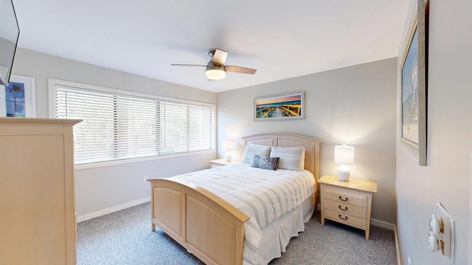 First Floor Bedroom with Queen Size Bed