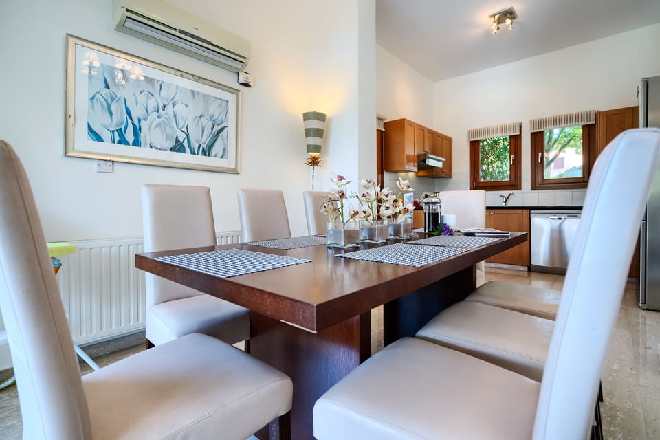 Villa | In-room dining