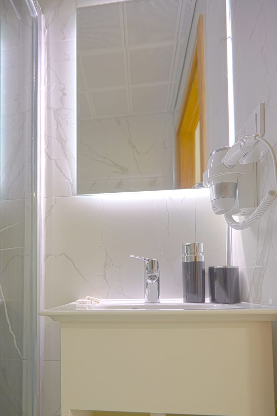 Standard Double or Twin Room, City View | Bathroom | Shower, free toiletries, hair dryer, slippers