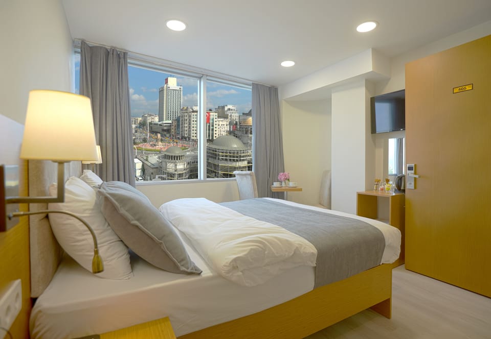Economy Double Room, City View | Premium bedding, minibar, in-room safe, desk