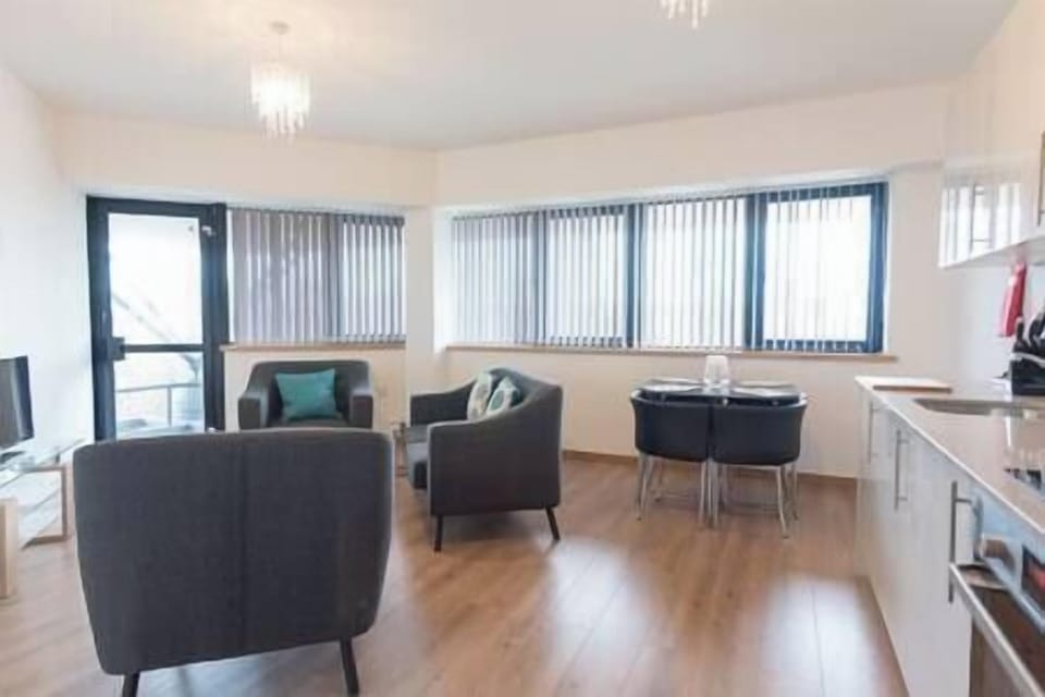 Luxury Two Bedroom Apartment, plenty of parking in Swindon