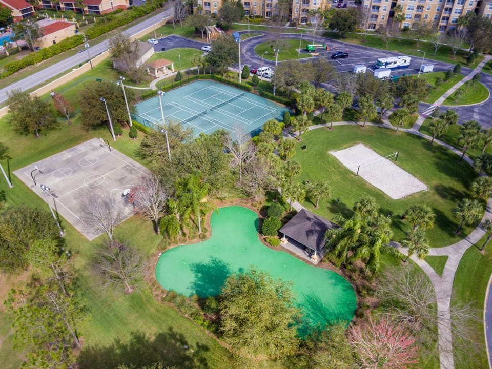 BASKETBALL ,TENNIS ,SAND VOLLEYBALL PUTTING GREEN 