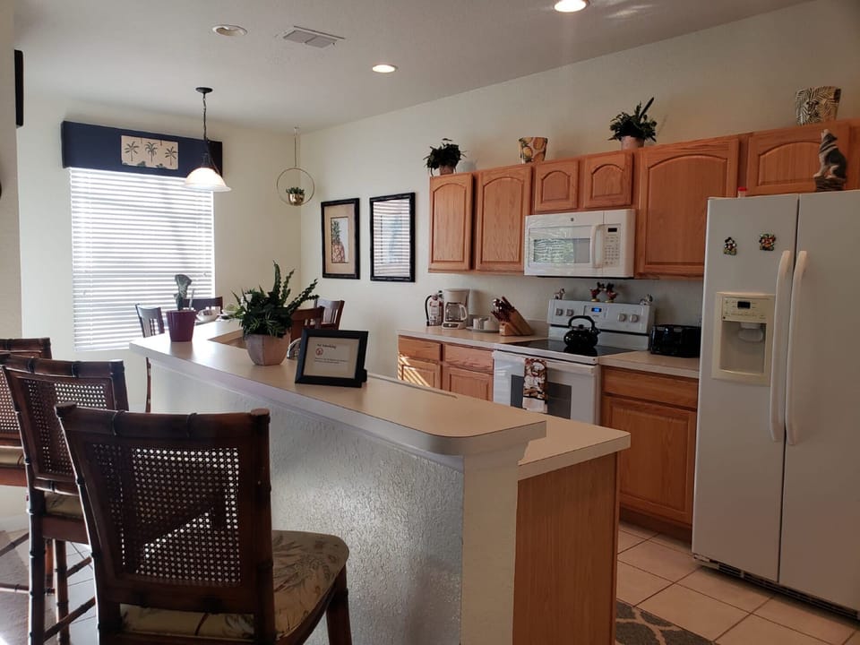 Fully stocked Kitchen ! 