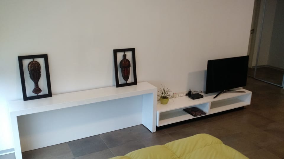 2 bedrooms, down comforters, in-room safe, soundproofing