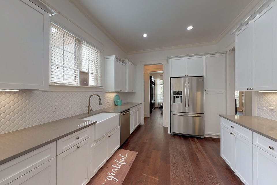 Large, Well Stocked Kitchen.  Food not Included.