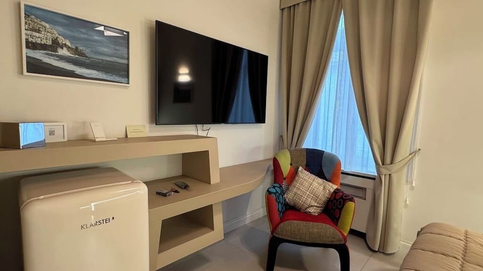Basic Double Room, 1 Double Bed | Minibar, in-room safe, soundproofing, free WiFi