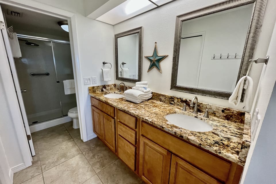 Bathroom 1 (en suite)