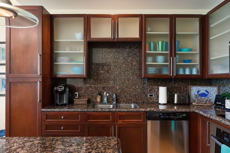 Kitchen ready to cook a gourmet meal.