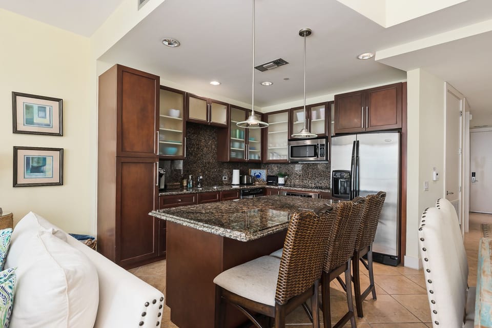 Fully loaded kitchen with service for 8.