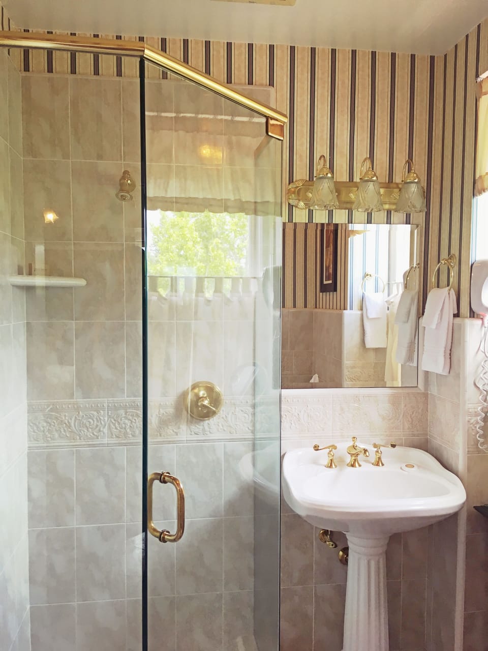 Deluxe Room, 1 King Bed | Bathroom | Separate tub and shower, deep soaking tub, free toiletries, hair dryer