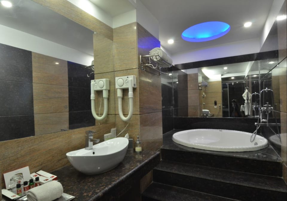 Royal Suite, 1 King Bed | Premium bedding, minibar, in-room safe, desk