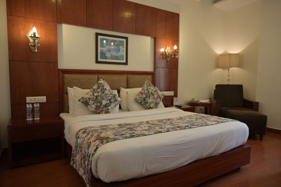 Executive Room | Premium bedding, minibar, in-room safe, desk