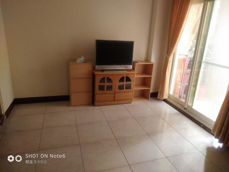 Double Room | Desk, free rollaway beds, free WiFi, bed sheets