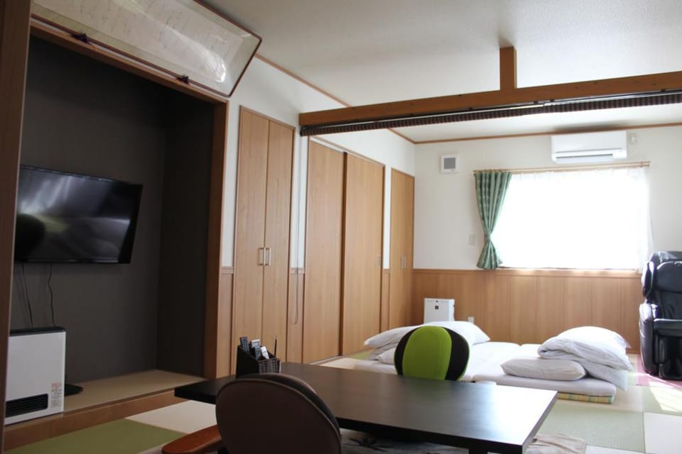 Standard Studio, 2 Bathrooms, Mountain View | Minibar, in-room safe, soundproofing, WiFi (free)