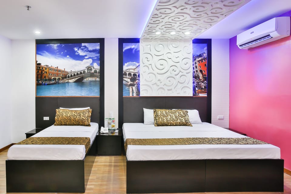 Euro suite two | In-room safe, desk, laptop workspace, rollaway beds
