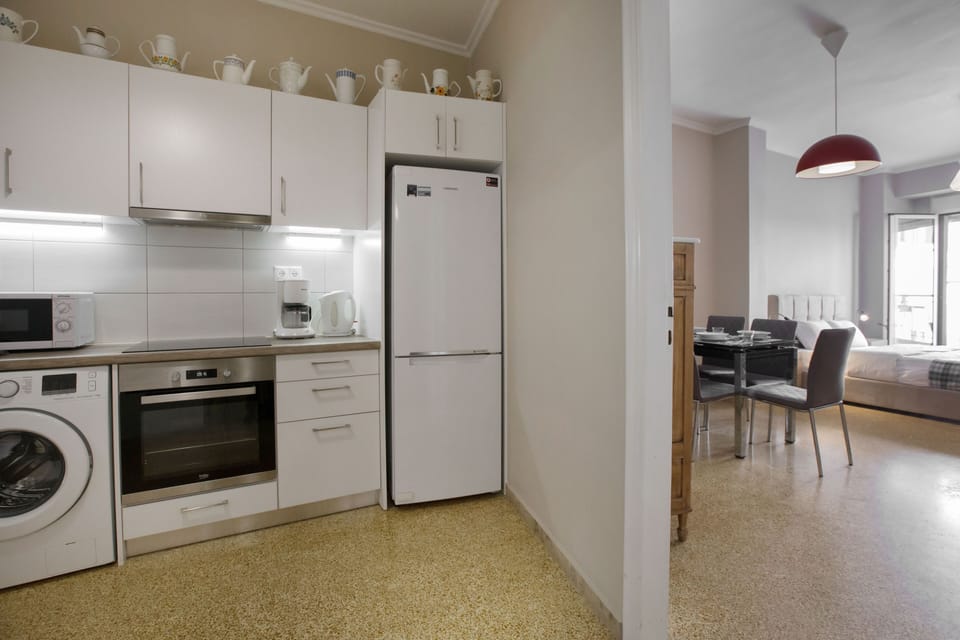 Apartment, 2 Bedrooms, Patio | Private kitchen | Fridge, microwave, oven, stovetop