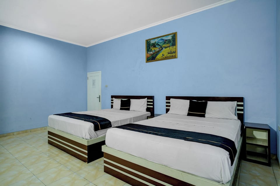 Family Suite | Desk, laptop workspace, WiFi (free), bed sheets