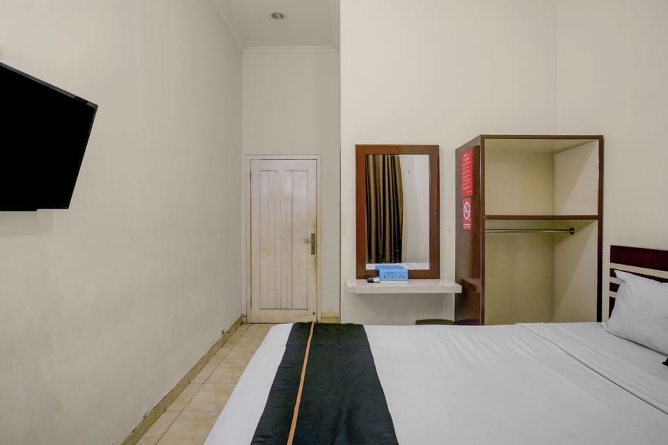 Deluxe Double Room | Desk, laptop workspace, WiFi (free), bed sheets