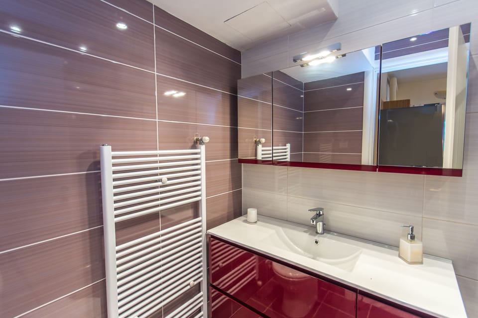 Bathroom on the ground floor
