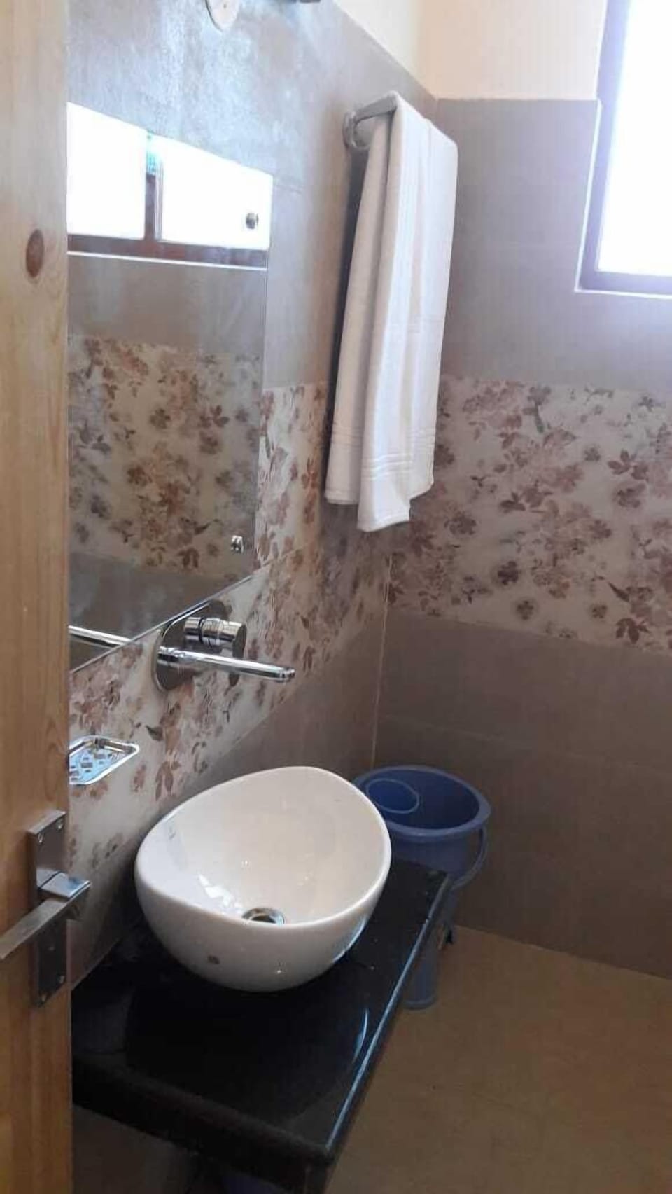 Standard Double Room | Bathroom | Shower, towels