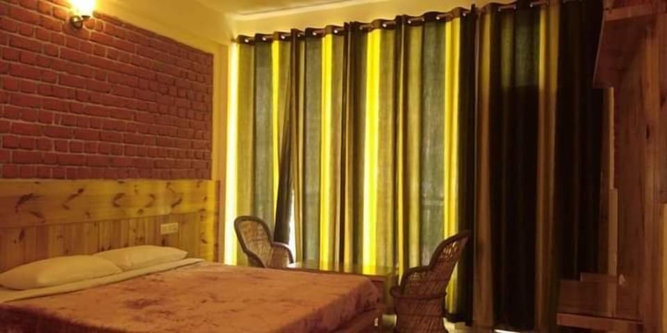 Standard Double Room | Free WiFi