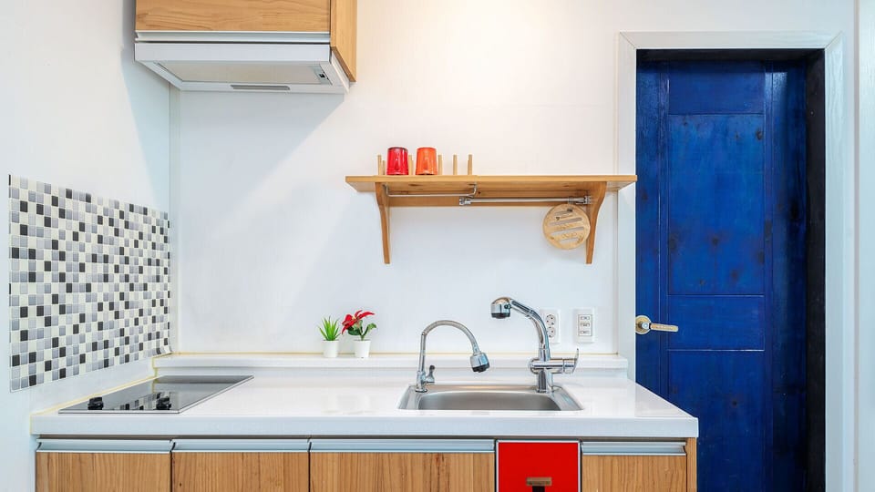 Fridge, microwave, stovetop, electric kettle