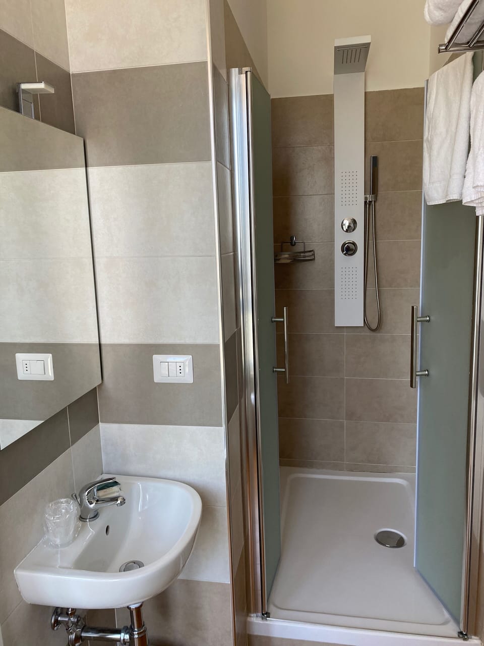 Elite Double Room, Sea View | Bathroom | Shower, rainfall showerhead, hair dryer, bidet