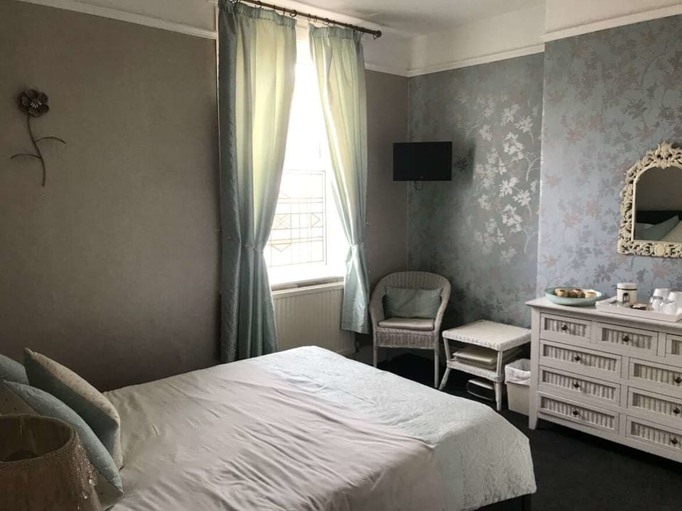 Double Room | WiFi (free), bed sheets