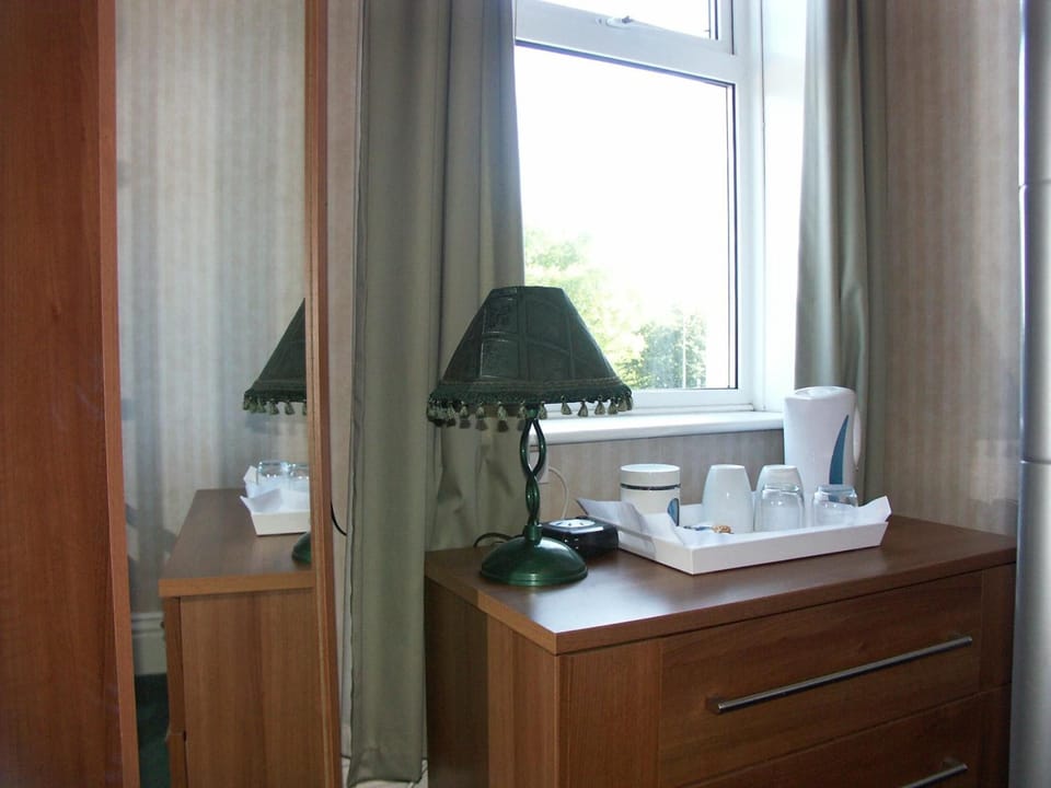 WiFi (free), bed sheets