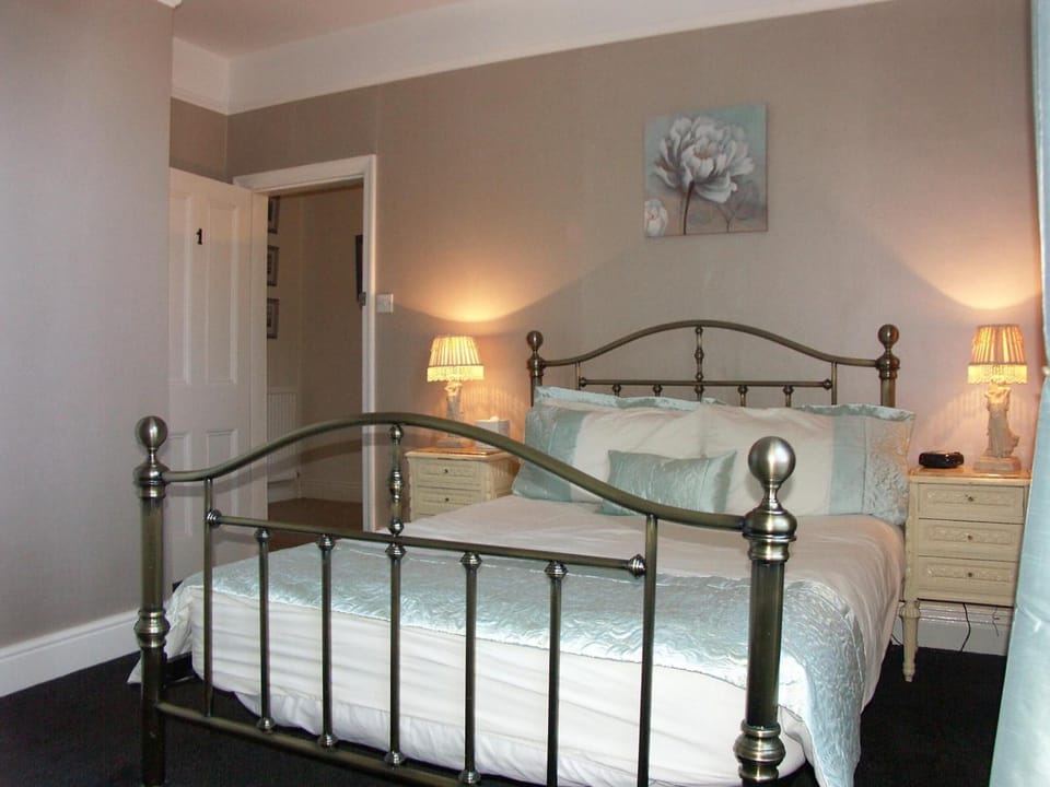 WiFi (free), bed sheets