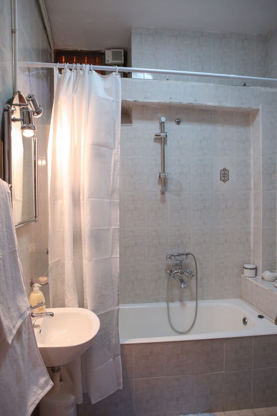 Bathroom first floor