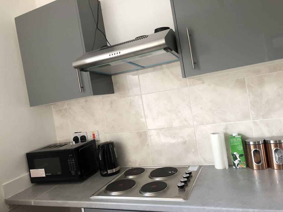 Basic Room, 1 Double Bed | Shared kitchen | Mini-fridge, microwave, toaster