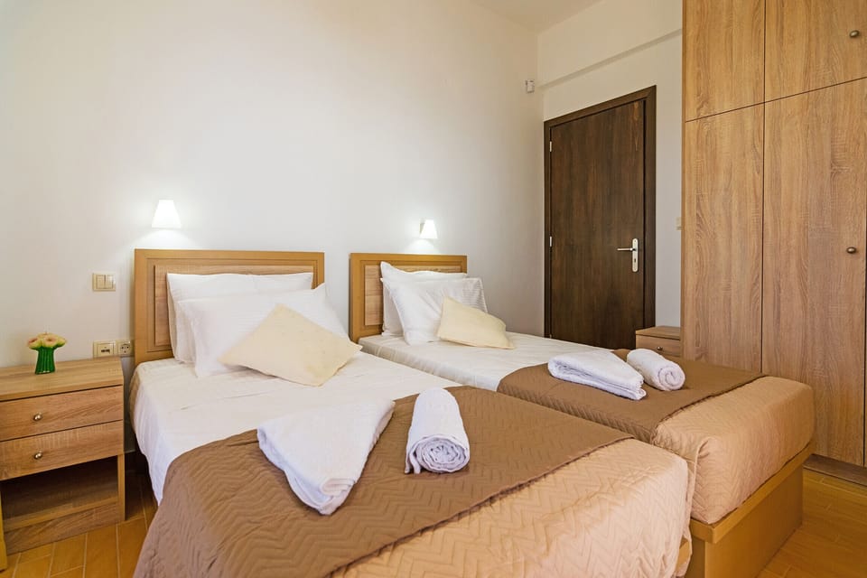 Twin beds bedroom