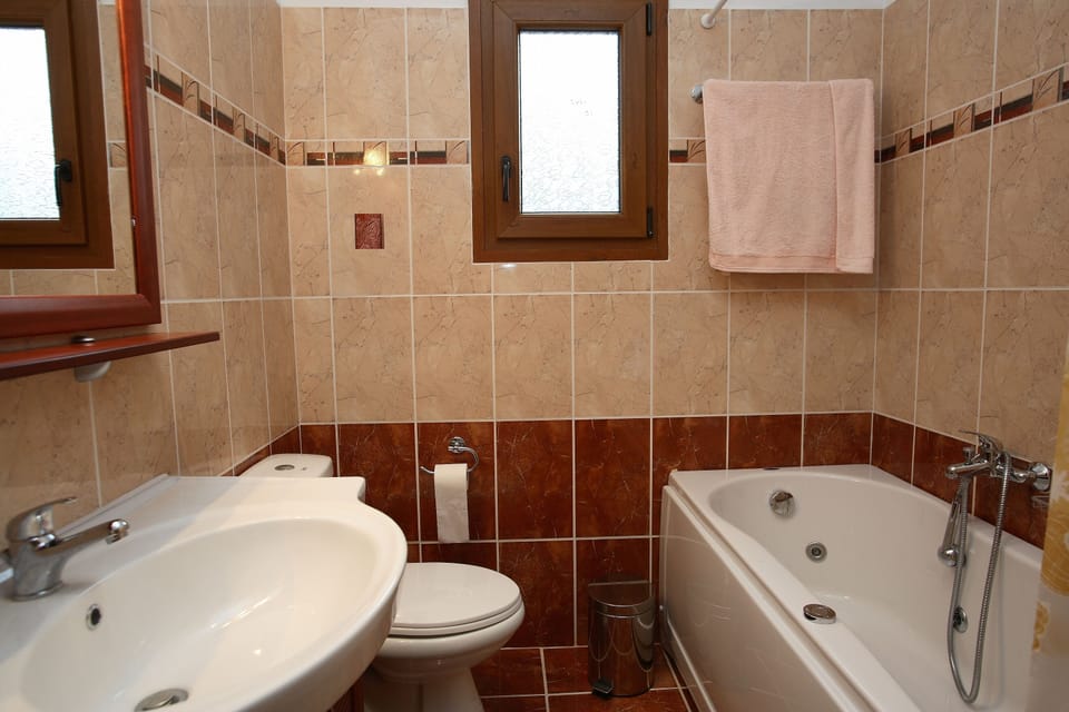 jakuzzi bathroom