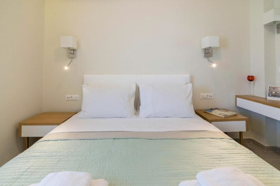 Sonja 1 apartment,pool,Beachfront,Chania, bedroom