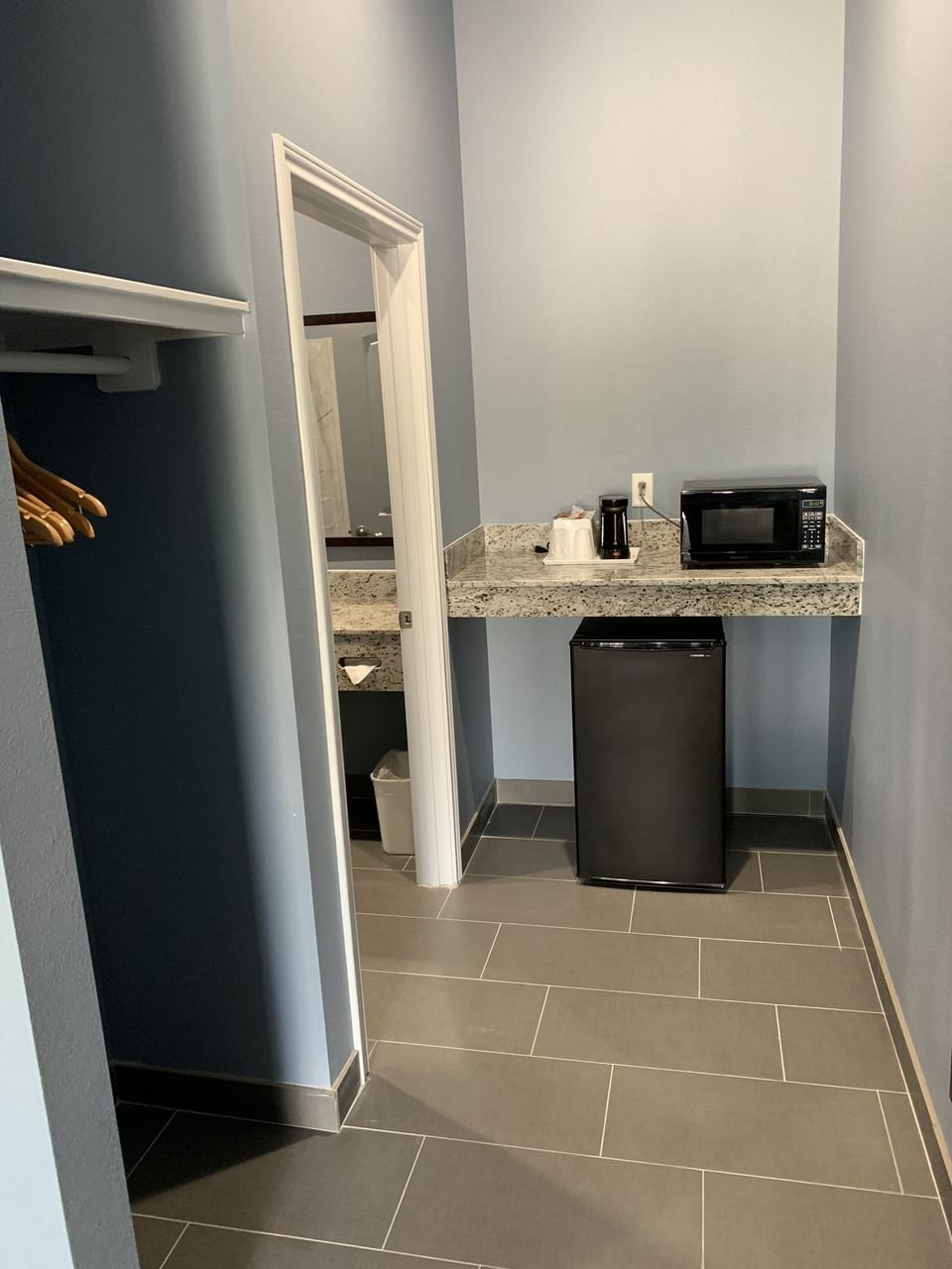 Basic Single Room | Blackout drapes, soundproofing, iron/ironing board, free WiFi