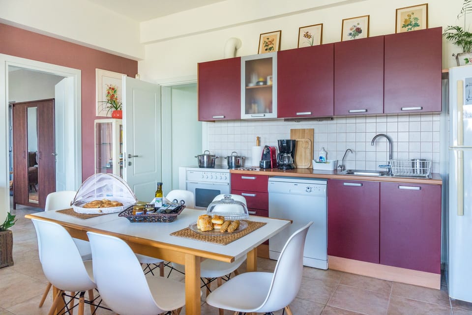 A fully equipped kitchen with oven, microwave, washing machine, kettle, filtered coffee and Nespresso machine