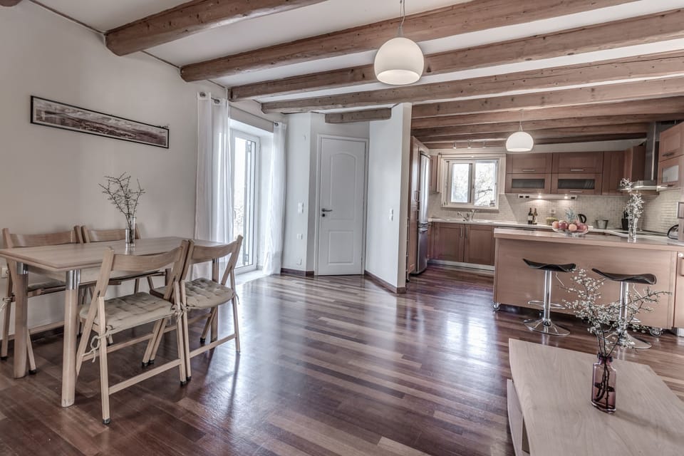 Kitchen and dining area.