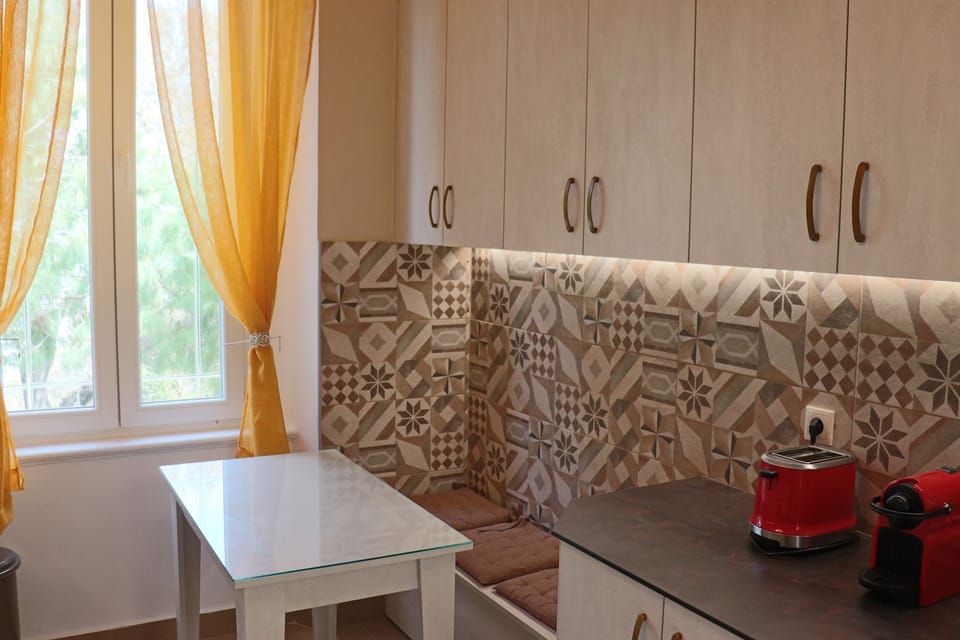 Big, fully equipped Kitchen - Dinning area