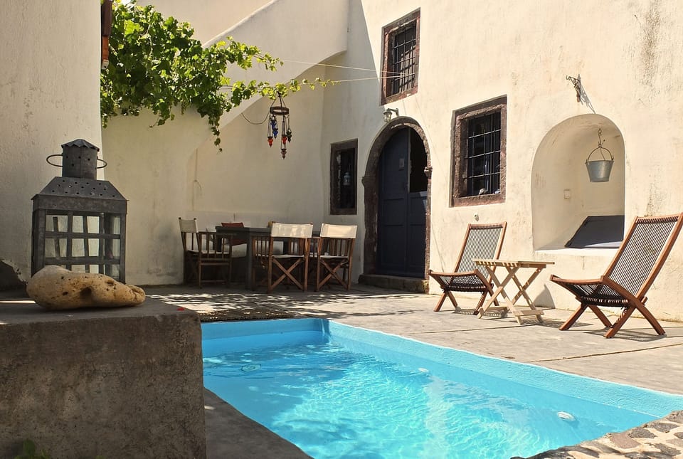 Wineryhouse the garden and the tiny pool