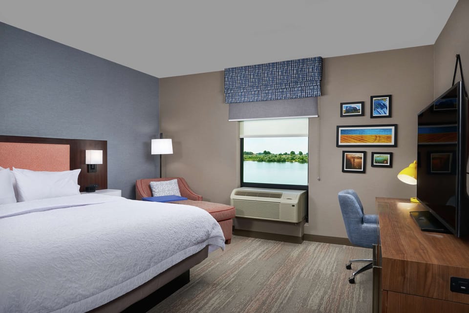 Premium bedding, in-room safe, desk, blackout drapes