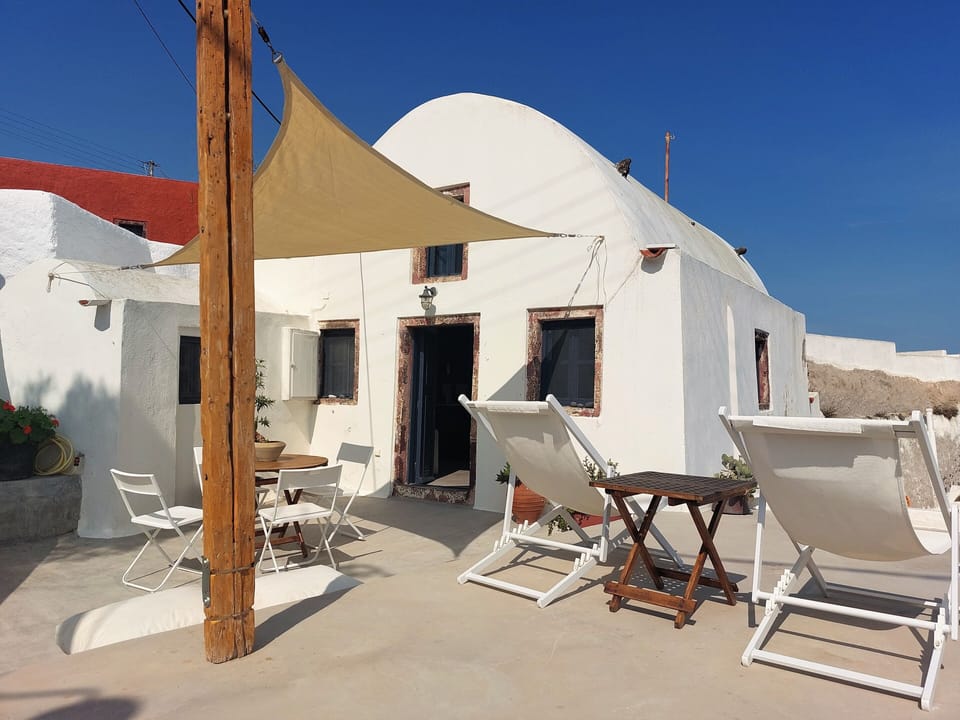 The terrace and front view
wineryhouse.com WhatsApp+306944738369
